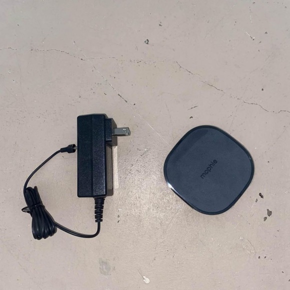 Mophie “cordless” phone charger - Picture 1 of 2